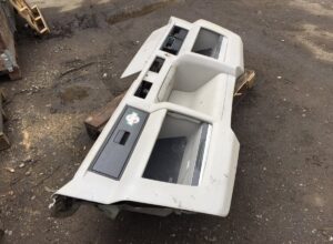 Compartiment de depozitare frontal superior volvo 82056802 82069345 1 Compartiment de depozitare frontal superior volvo 82056802 82069345