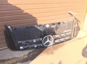 Grilă superioară mercedes arocs pentru modelele a9607500309, a9607500318, a9607511030, a9607511130, a9607501467, a9607501167