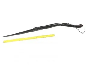 Braț ștergător parbriz dreapta volvo cu codurile 20505210 și 20505211