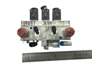 Supapă de control ușă laterală pentru autobuz scania wabco 14037 8054 1 Supapă de control ușă laterală pentru autobuz scania wabco 14037 8054