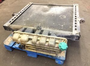 Radiator man pentru camioane model 81061016518 / 8106101-6518 / 8106101-6510 / 81061016510 / 8106101-6472 / 81061016472 1 Radiator man pentru camioane model 81061016518 / 8106101-6518 / 8106101-6510 / 81061016510 / 8106101-6472 / 81061016472