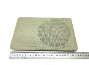 Capac difuzor volvo 82332540 – grilă metalică rectangulară cu model hexagonal