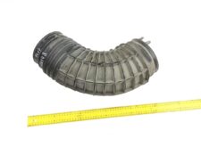Conductă de admisie aer DAF 1871832 cu formă ondulată și lungime de aproximativ 30 cm