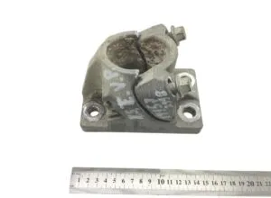 Suport pentru apărător de noroi ax secundar spate stânga volvo 21213202 7421213202 21090272