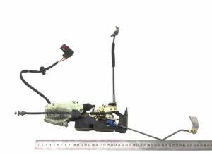 Încuietoare ușă stânga renault, coduri 5001858126 și 5001858131 1 Încuietoare ușă stânga renault, coduri 5001858126 și 5001858131