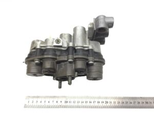 Supapă de protecție cu patru circuite pentru uscător de aer renault 5010525808 1 Supapă de protecție cu patru circuite pentru uscător de aer renault 5010525808