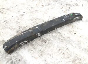 Bara de protecție față scania - second-hand, uzată, cu urme de rugină și vopsea deteriorată 1 Bara de protecție față scania – second-hand, uzată, cu urme de rugină și vopsea deteriorată