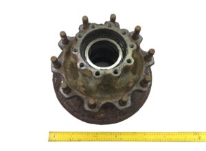 Butuc roată frână cu disc axa motrice stânga daf (coduri compatibile: 1812161, 2019802, 1657637, 2104395, 1387439, 1726138, 1739542, 1783346, 1812563, 1812582, 1640561)