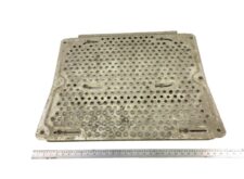 Placă de acoperire perforată pentru cadru DAF 1379415