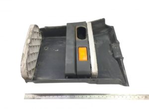 Ansamblu placă de trepte dreaptă pentru scania, cu indicator reflector portocaliu 1 Ansamblu placă de trepte dreaptă pentru scania, cu indicator reflector portocaliu