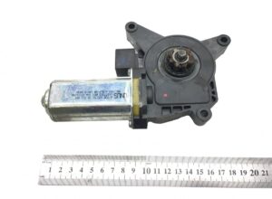 Motor regulator de geam dreapta pentru mercedes-benz - coduri: a0008205208, 0008205208, a0008202708, 0008202708 1 Motor regulator de geam dreapta pentru mercedes-benz – coduri: a0008205208, 0008205208, a0008202708, 0008202708