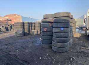 Anvelope regenerate diverse dimensiuni pentru camioane și utilitare