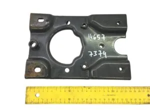 Suport far stânga volvo 3175888 – piesă metalică rectangulară