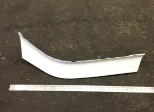Capac plastic pentru îmbinarea dintre cabină și apărătorul de noroi față dreapta scania 1324606, 1429394, 1517650 1 Capac plastic pentru îmbinarea dintre cabină și apărătorul de noroi față dreapta scania 1324606, 1429394, 1517650
