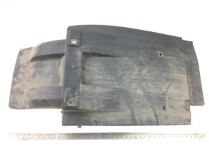 Apărător de noroi pentru axă față și spate dreapta volvo – coduri 84160725, 0012091