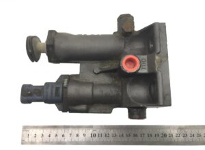 Suport filtru de combustibil daf 1707381 / 1711111 - vedere de deasupra cu riglă pentru referință dimensiuni 1 Suport filtru de combustibil daf 1707381 / 1711111 – vedere de deasupra cu riglă pentru referință dimensiuni