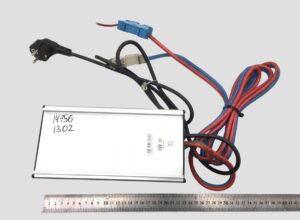 Încărcător de baterii 24v 20a cu cabluri multiple și conectoare 1 Încărcător de baterii 24v 20a cu cabluri multiple și conectoare