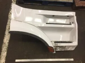 Placă de treaptă superioară completă dreapta mercedes a9606665103 – albă, cu protecție anti-alunecare și reflector portocaliu