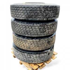 Set 4 anvelope pentru volvo 295/80r22. 5 225x825-14 1 Set 4 anvelope pentru volvo 295/80r22. 5 225×825-14