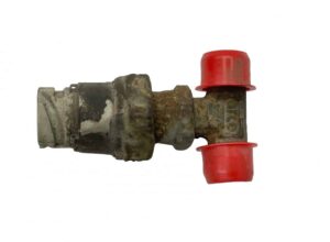 Conector pneumatic pentru camioane scania cu capace de protecție roșii 1 Conector pneumatic pentru camioane scania cu capace de protecție roșii