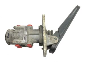 Supapă principală de frână cu pedală pentru bova 1506090 20215560 215560-11 1 Supapă principală de frână cu pedală pentru bova 1506090 20215560 215560-11