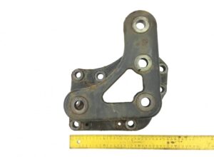 Suport sistem de direcție volvo - piesă metalică cu orificii multiple 1 Suport sistem de direcție volvo – piesă metalică cu orificii multiple
