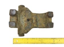 Piesă de reglare arc lamelar axa motor stânga Scania 1383644