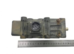 Comutator izolator baterie iveco cu conector circular și ruler pentru scală