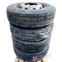 Set de roți Volvo 225/8.25 - 305/70R22.5, 4 bucăți