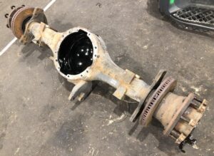 Traversă axă motor volvo - coduri: 7420815215, 20815215, 22478717 1 Traversă axă motor volvo – coduri: 7420815215, 20815215, 22478717