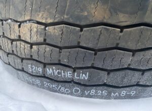Roată michelin 295/80r22. 5 v8. 25 m8-9 5219 pentru volvo 1 Roată michelin 295/80r22. 5 v8. 25 m8-9 5219 pentru volvo