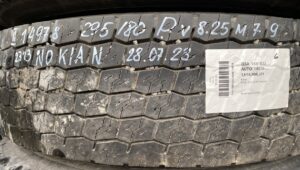 Roată volvo 295/80 r22. 5 8. 25x22. 5 14978 nokian 1 Roată volvo 295/80 r22. 5 8. 25×22. 5 14978 nokian