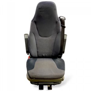 Scaun șofer volvo negru cu suport pentru brațe și centură de siguranță 1 Scaun șofer volvo negru cu suport pentru brațe și centură de siguranță