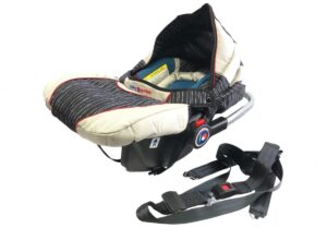 Scaun auto pentru copii baby point, negru cu dungi albe 1 Scaun auto pentru copii baby point, negru cu dungi albe