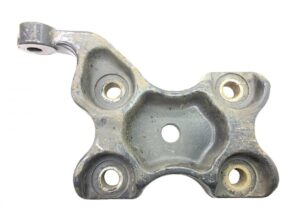 Suport de fixare arc lamelar axă motor stânga volvo 20582109 1 Suport de fixare arc lamelar axă motor stânga volvo 20582109