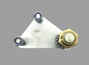 Legătură ștergătoarelor de parbriz vdl 30049457 – suport triunghiular cu rulmenți și piuliță hexagonală