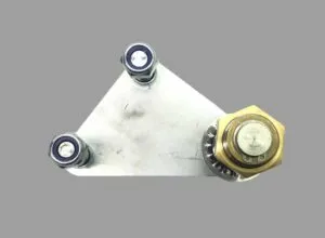 Legătură ștergătoarelor de parbriz vdl 30049457 – suport triunghiular cu rulmenți și piuliță hexagonală