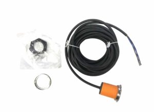 Senzor inductiv cu cablu lung și accesorii de montare 1 Senzor inductiv cu cablu lung și accesorii de montare