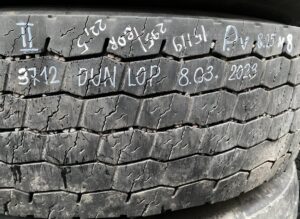 Roată dunlop 295/80r22. 5 pentru volvo, fabricată la 8 martie 2023 1 Roată dunlop 295/80r22. 5 pentru volvo, fabricată la 8 martie 2023