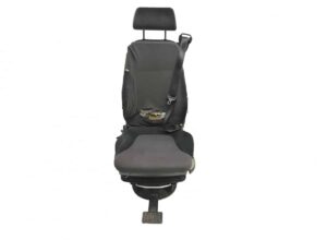 Scaun șofer volvo uzat cu tetieră și centură de siguranță integrată