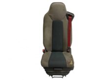 Scaun șofer Volvo uzat cu centură roșie