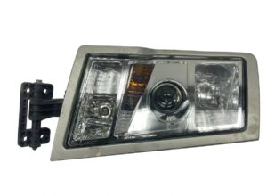 Far dreapta volvo - coduri: 20713725, 20763001, 20861576, 21001651 1 Far dreapta volvo – coduri: 20713725, 20763001, 20861576, 21001651