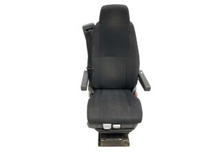 Scaun șofer volvo, negru, cu cotiere și suport pentru centură de siguranță 1 Scaun șofer volvo, negru, cu cotiere și suport pentru centură de siguranță