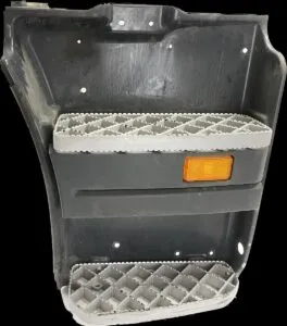 Ansamblu placă de trepte dreapta cu reflector pentru scania