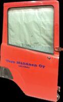 Ușă dreapta camion Scania roșie Helsinki Tero Mähönen Oy