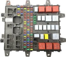Panou de siguranțe pentru Volvo (coduri: 7421045777, 5010590677, 7421079590, 7421169993, 7421899301, 21899301, 21169993, 21079590, 21045777, 20710729)