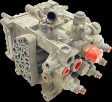 Uscător de aer Volvo 20729825 / 5010866307 / 5010457472 / 5010457873 / 7421352785 / 7421743619 / 7421778549 / 7421788090 / 7422277957 / 7485003347 / 7485013162 / 7485013248 / 7485013362 - 213-11