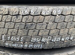 Roată volvo 295/80r22. 5 michelin 14. 04. 2023 1 Roată volvo 295/80r22. 5 michelin 14. 04. 2023