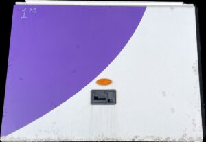 Trapă laterală dreapta pentru autobuz scania 1866703 (albă cu detaliu violet)