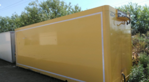 Cutie de marfă galbenă pentru camion scania